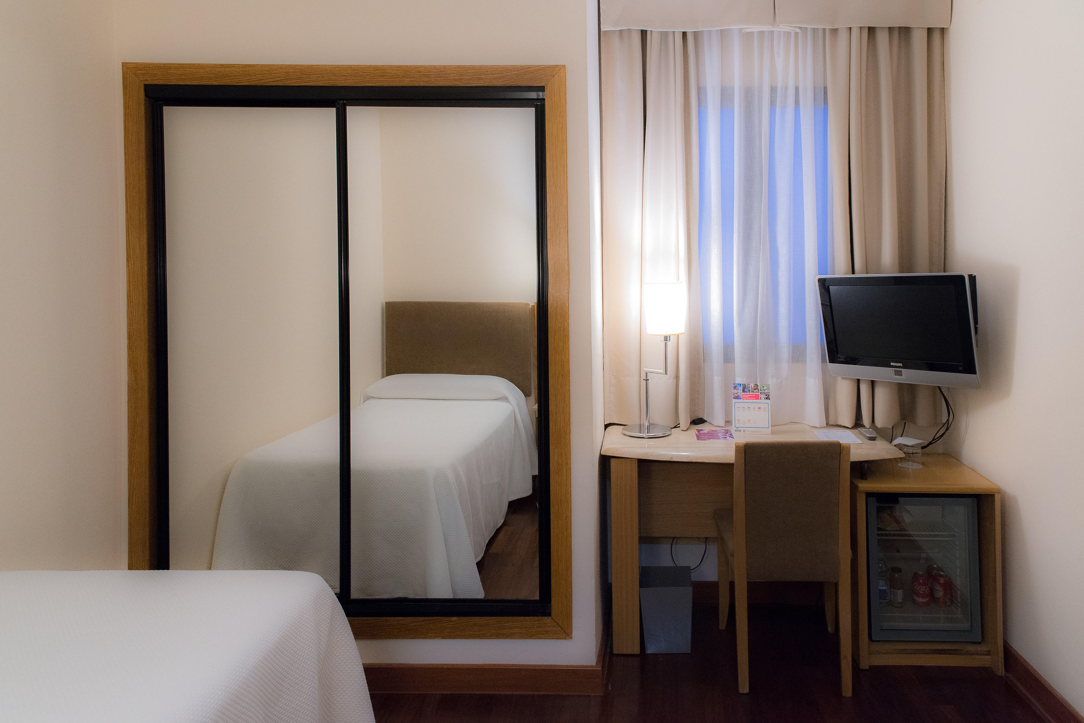 Hotel Inglaterra Granada Bagian luar foto