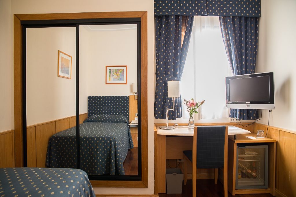 Hotel Inglaterra Granada Bagian luar foto