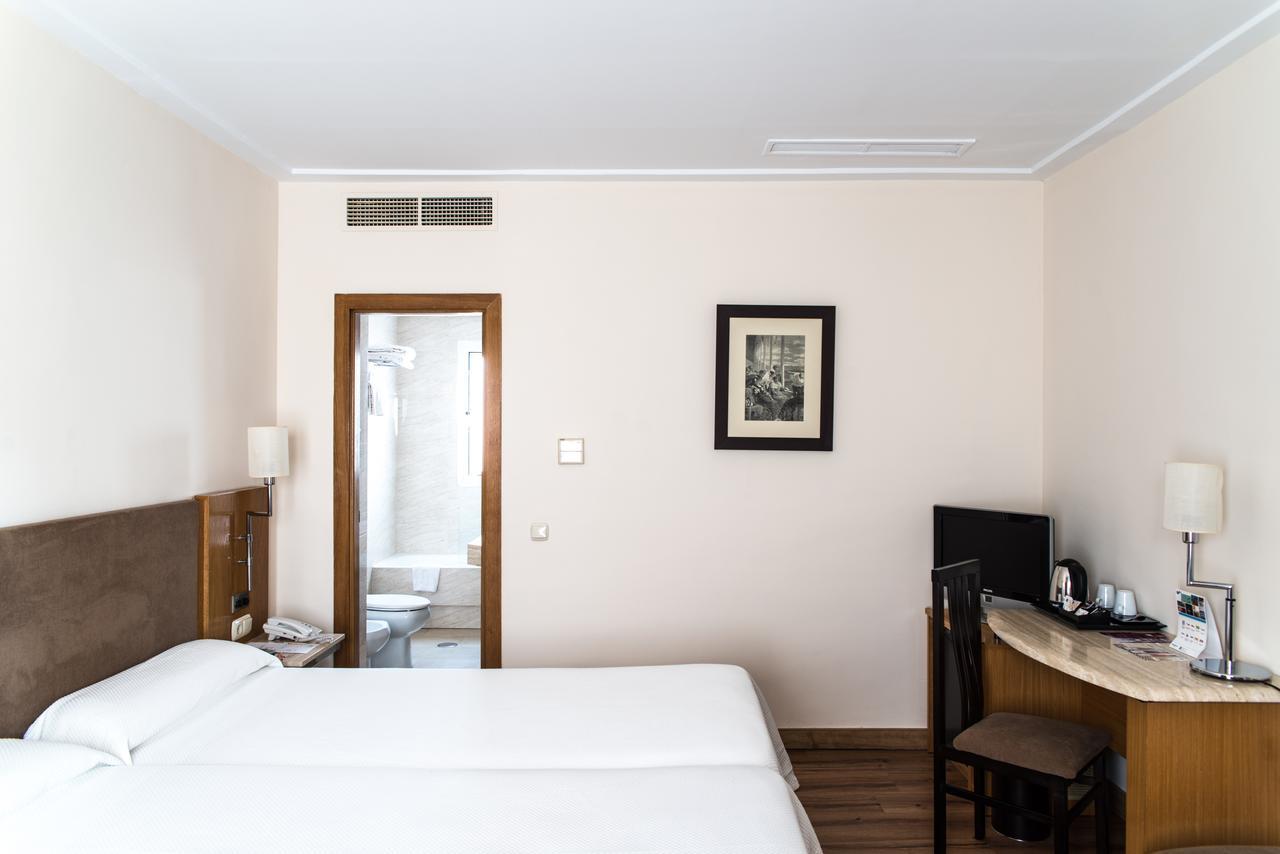 Hotel Inglaterra Granada Bagian luar foto