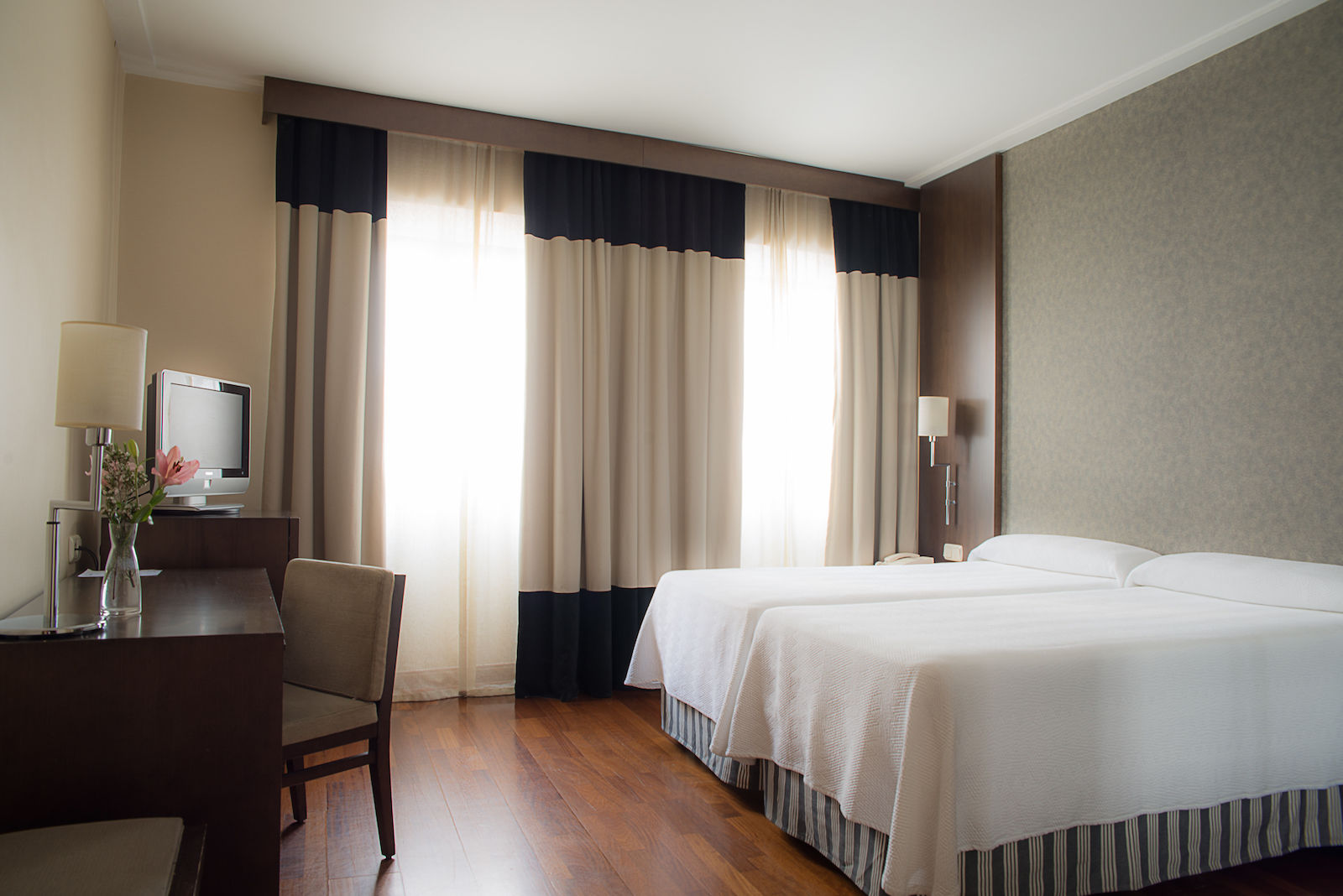 Hotel Inglaterra Granada Bagian luar foto